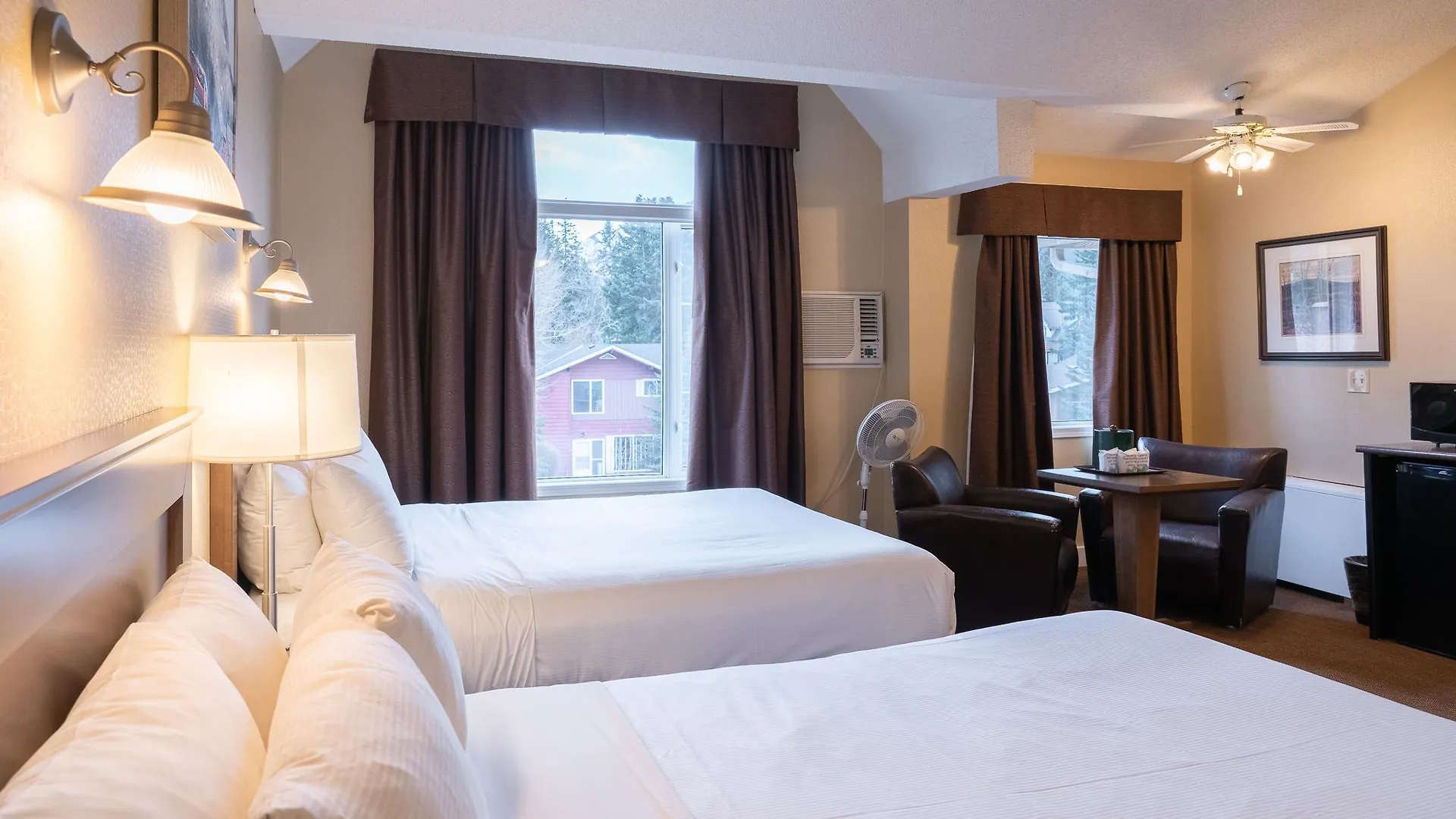 Irwin'S Mountain Inn Banff Hotel