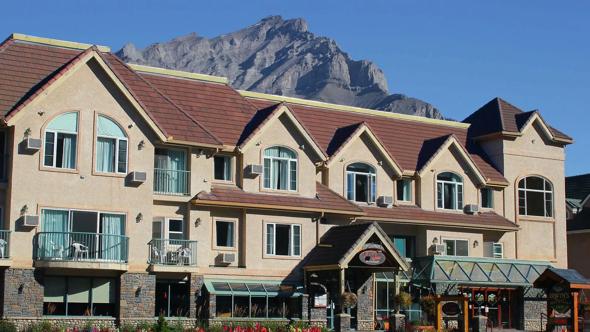 Irwin'S Mountain Inn Banff Hotel