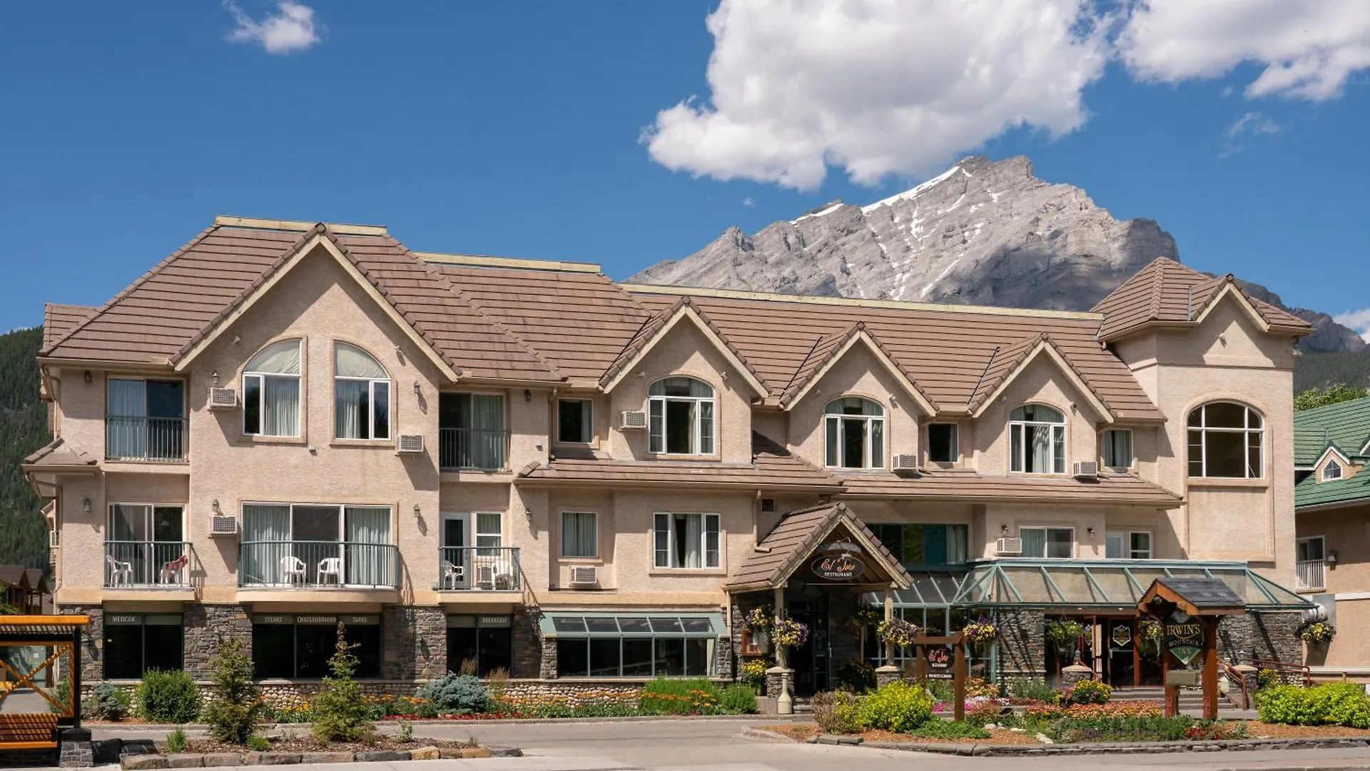 Irwin'S Mountain Inn Banff